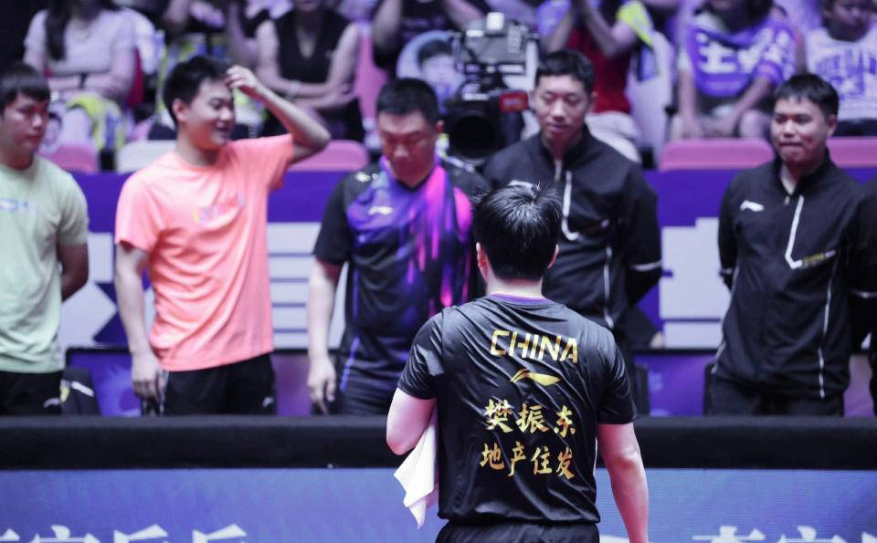 樊振东以13连胜完美收官乒超,球迷高喊“期待德甲之行”