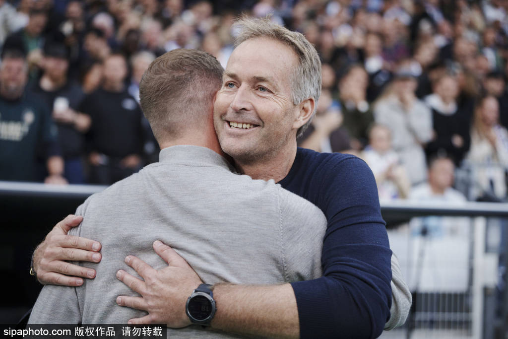 错失绝佳良机！库库雷利亚回做，乔治小禁区直面门将打门被扑！