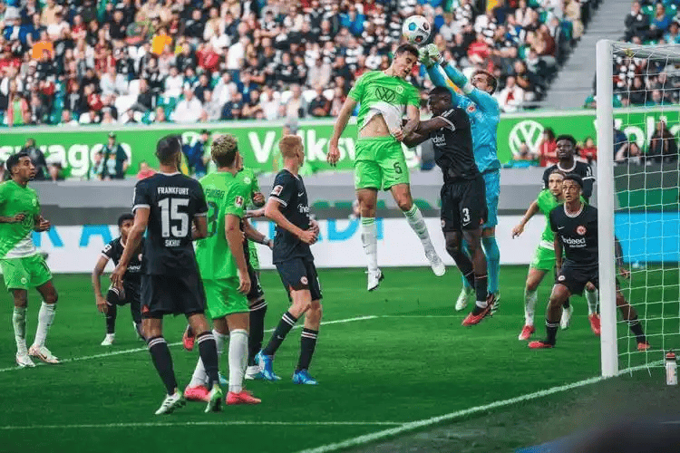 周六012德甲焦点:沃尔夫斯堡中场掌控VS海登海姆残阵重构,抢分与保级的攻防博弈